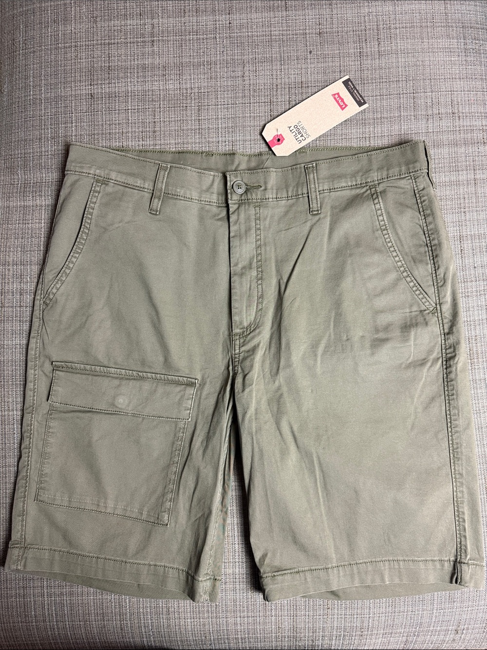 NWT Levi's Men's Olive Green Utility Cargo Shorts size 34